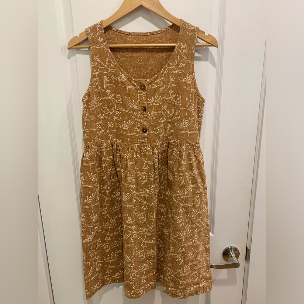Sleeveless Floral Midi Dress in Tan
